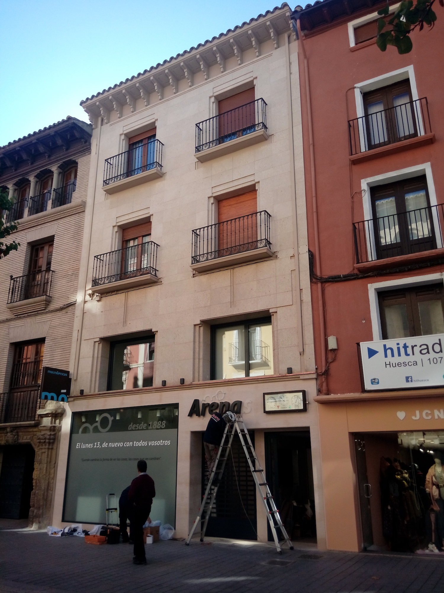 Reforma y ampliación de local comercial en Huesca