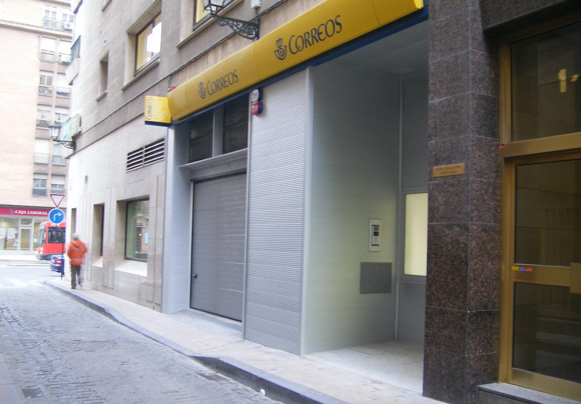 Reforma de oficina de correos en urbanización 8 (Zaragoza)