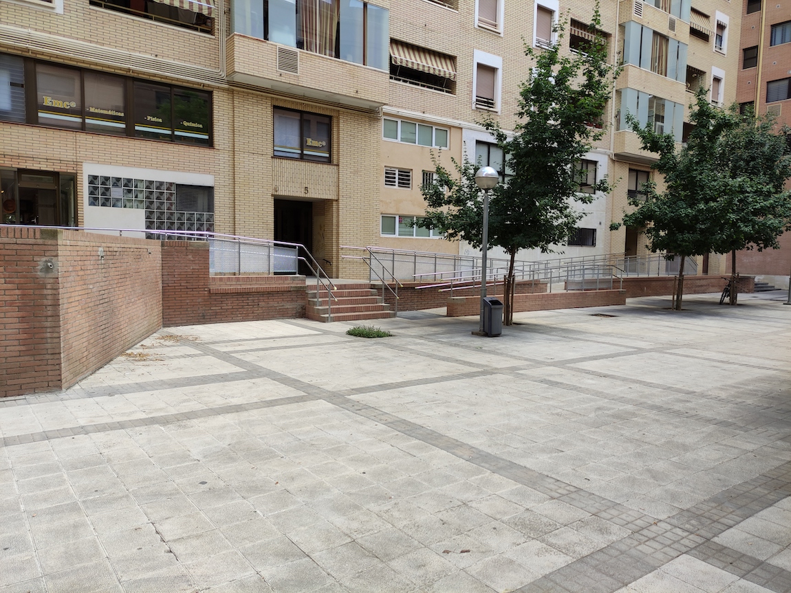 Supresión de barreras arquitectónicas en Plaza Cataluña de Huesca